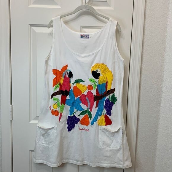 Tropical Art Size Large White Scoop Neck Short Sleeve Parrot Flowers Appliqué - Picture 1 of 7